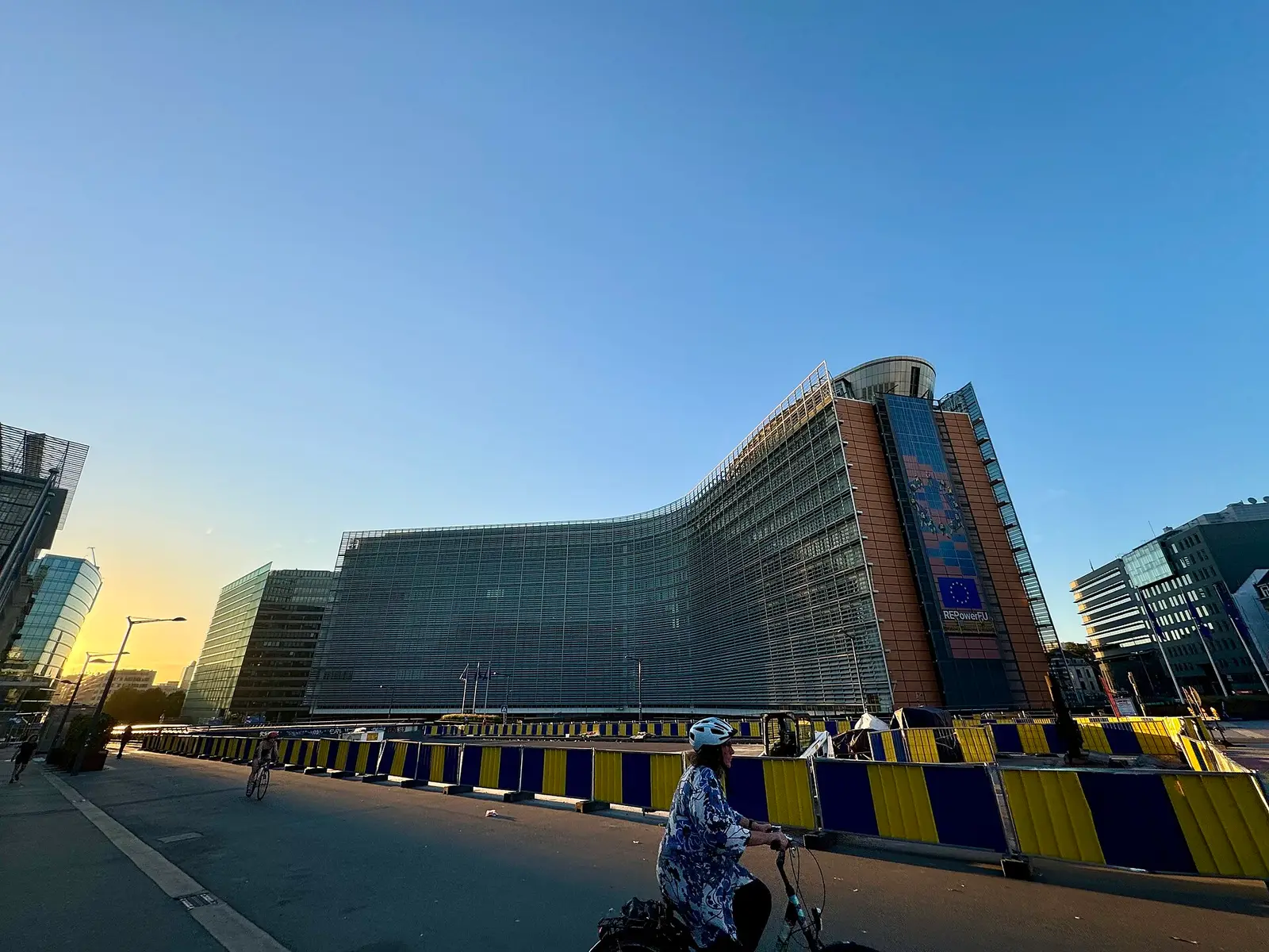 Edificio Berlaymont, sede de la Comisión Europea, en Bruselas al amanecer