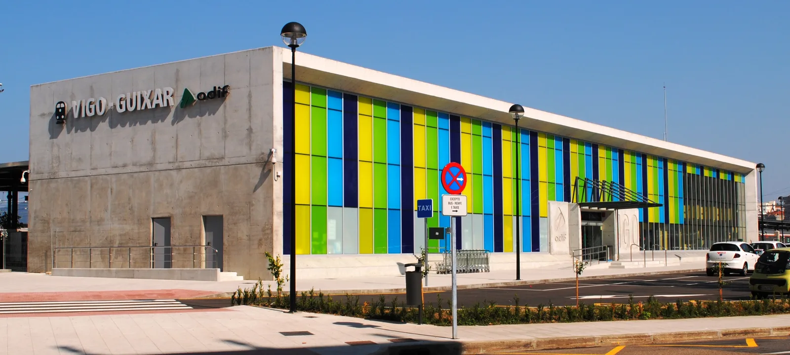 Fachada de la estación de tren Vigo-Guixar, gestionada por Adif